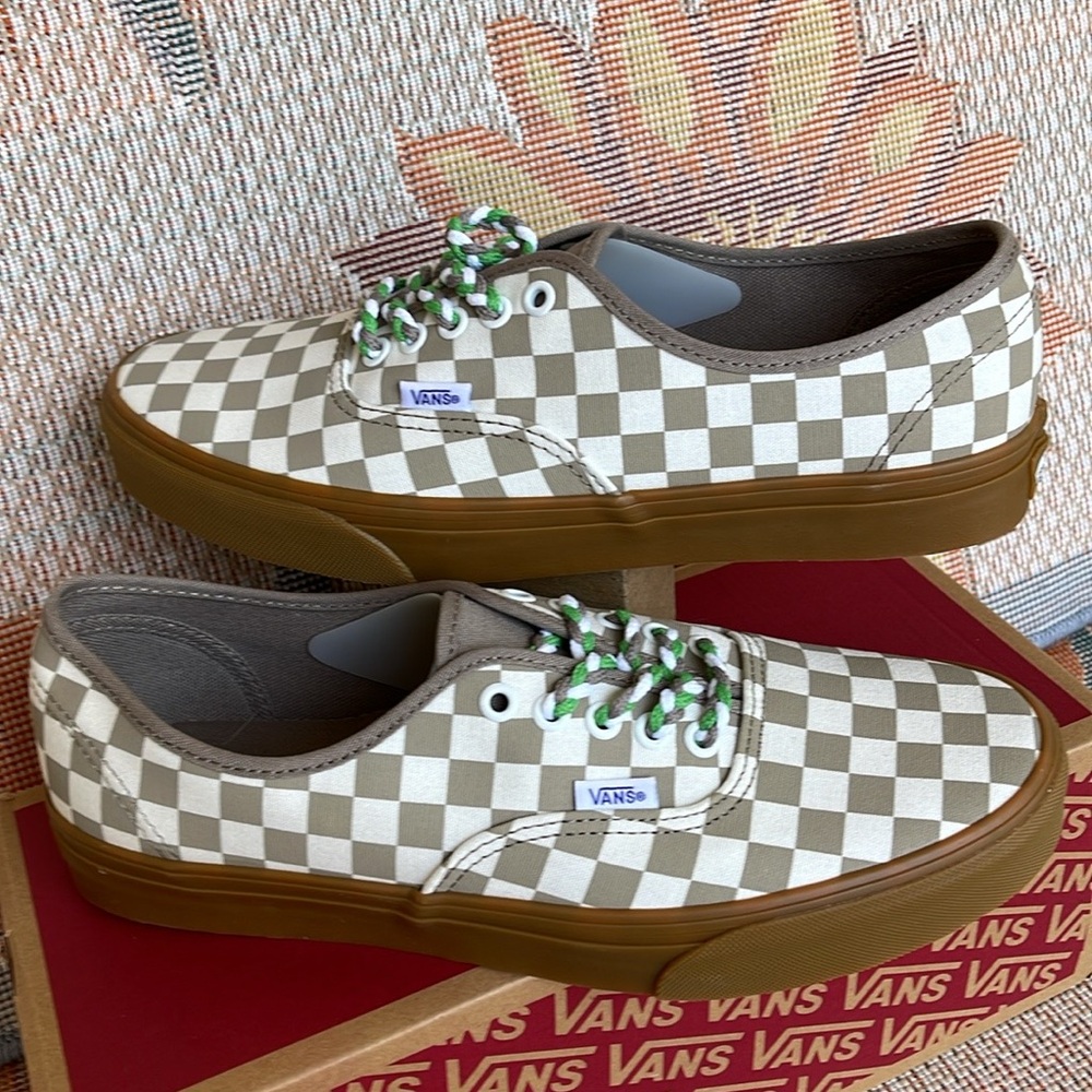Vans WMNS Authentic
Checkerboard Moon Rock
VN0009PVCH8
SNEAKERS - Picture 12 of 16